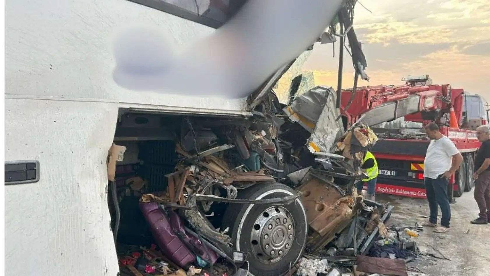 Muğla'dan Batman'a Giden Araç Tarsus'ta Kaza Yaptı
