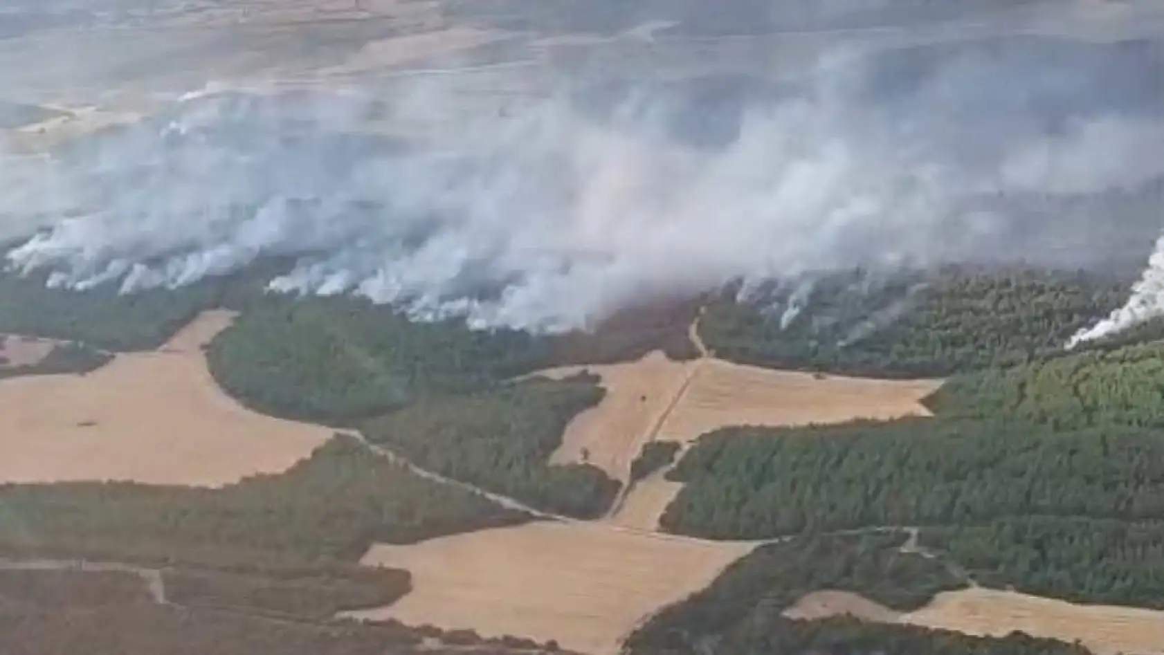Çanakkale'de devam eden orman yangınına havadan ve karadan yoğun müdahale devam ediyor