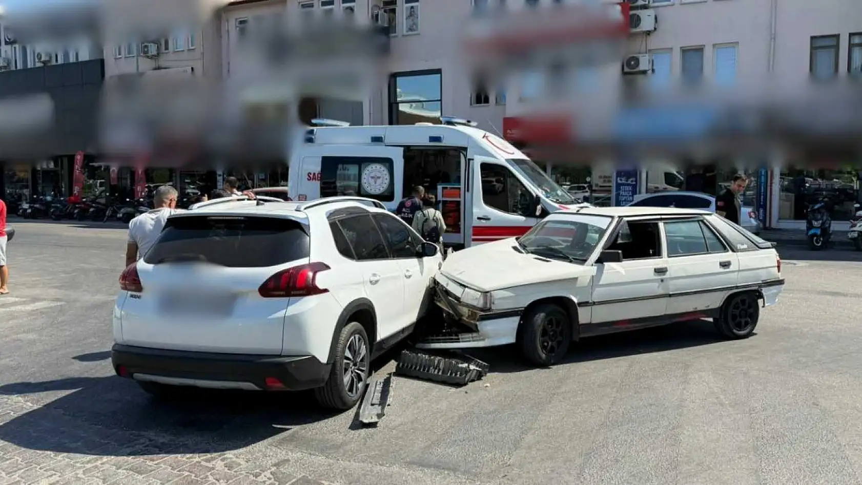Fethiye'de Maddi Hasarlı Trafik Kazası Meydana Geldi