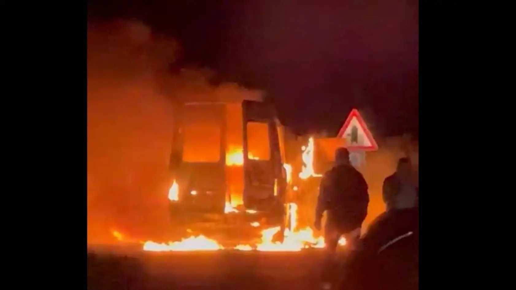Milas'ta minibüs küle döndü