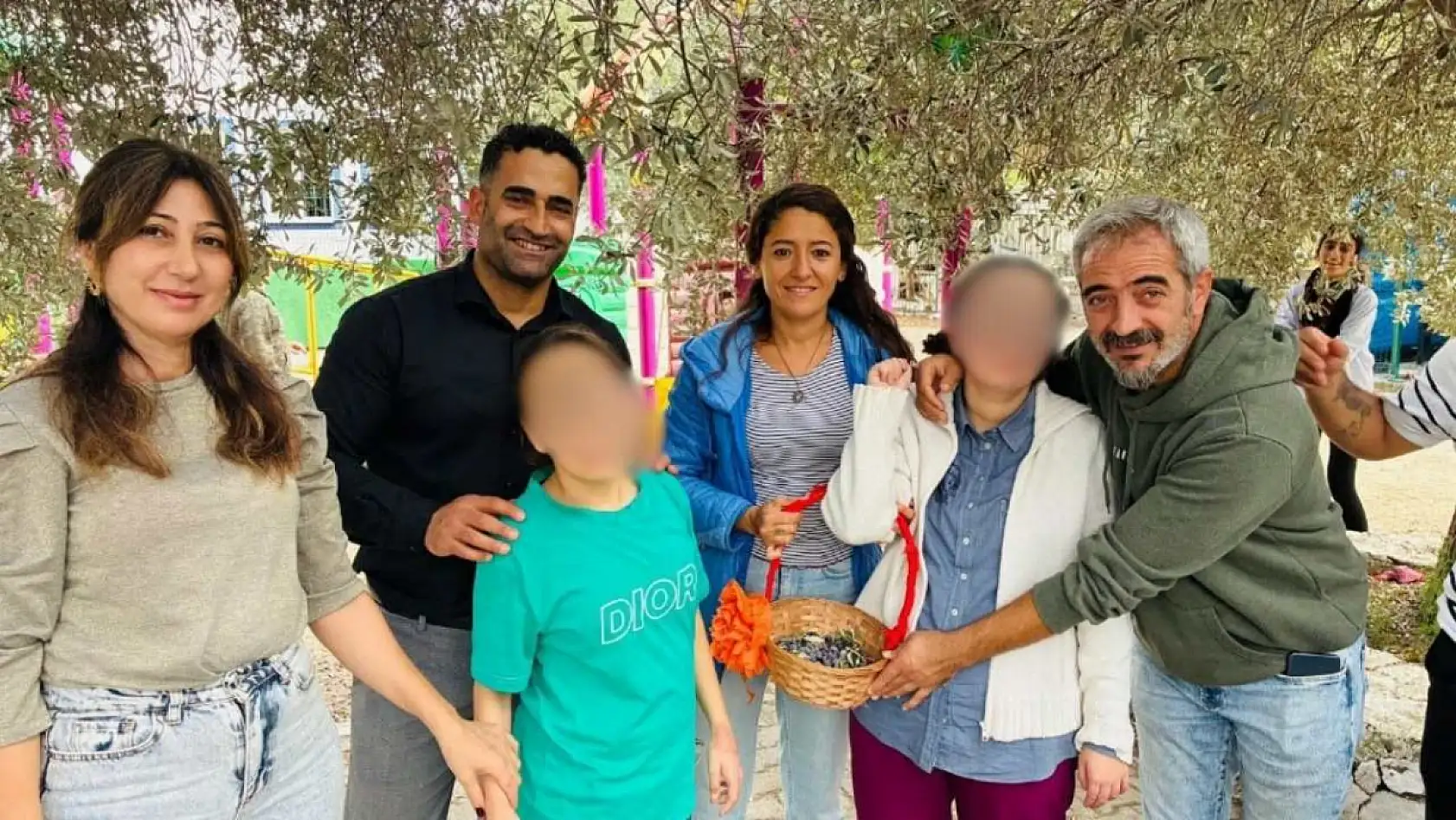 Bodrum'da engelli öğrenciler zeytin hasadı yaptı