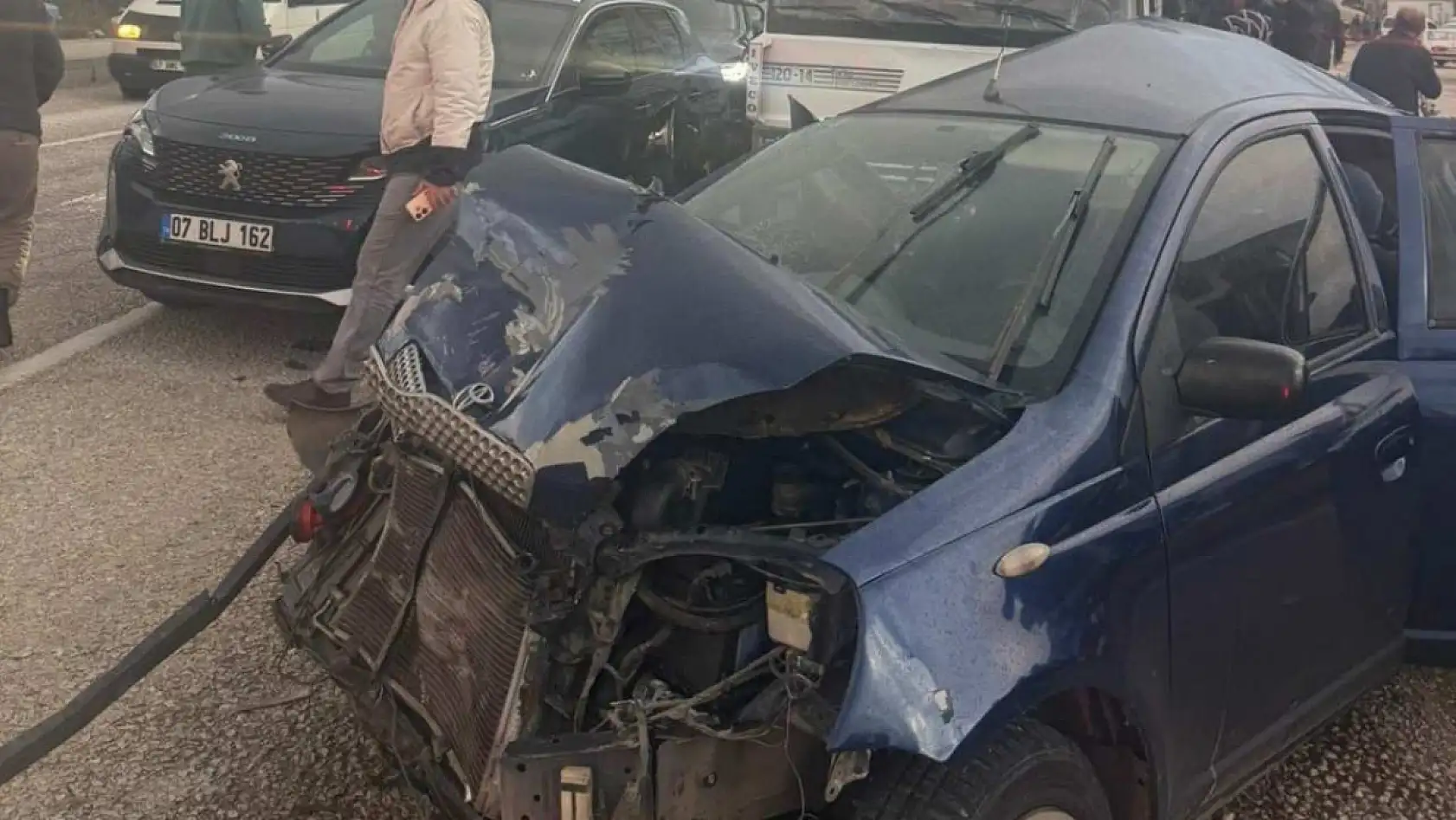 Seydikemer'de zincirleme kazada yaralı sayısı 4'e yükseldi