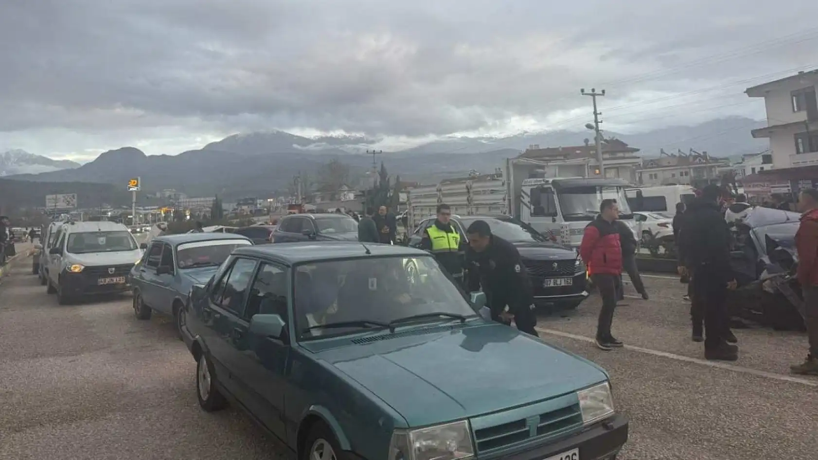 Seydikemer'de zincirleme kazada yaralı sayısı 4'e yükseldi