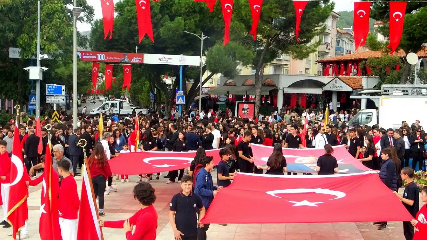 Cumhuriyetin 100'üncü yılı kutlandı