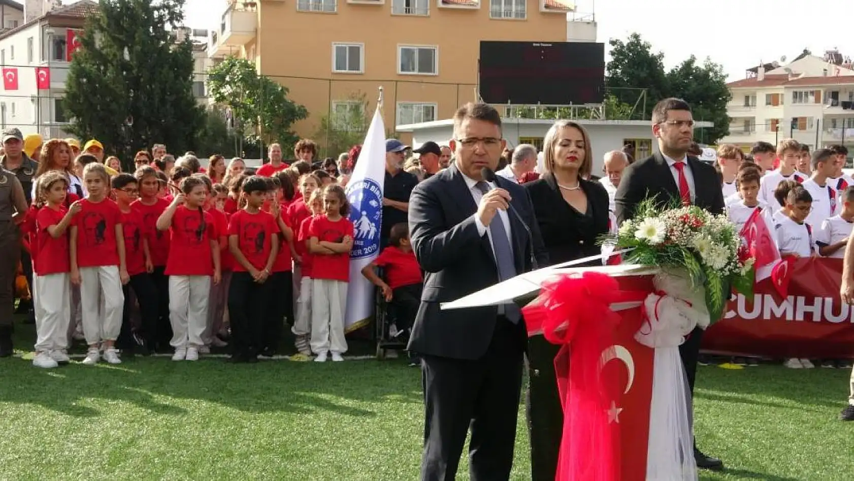 Cumhuriyet'in 100. yılı törenlerle kutlandı