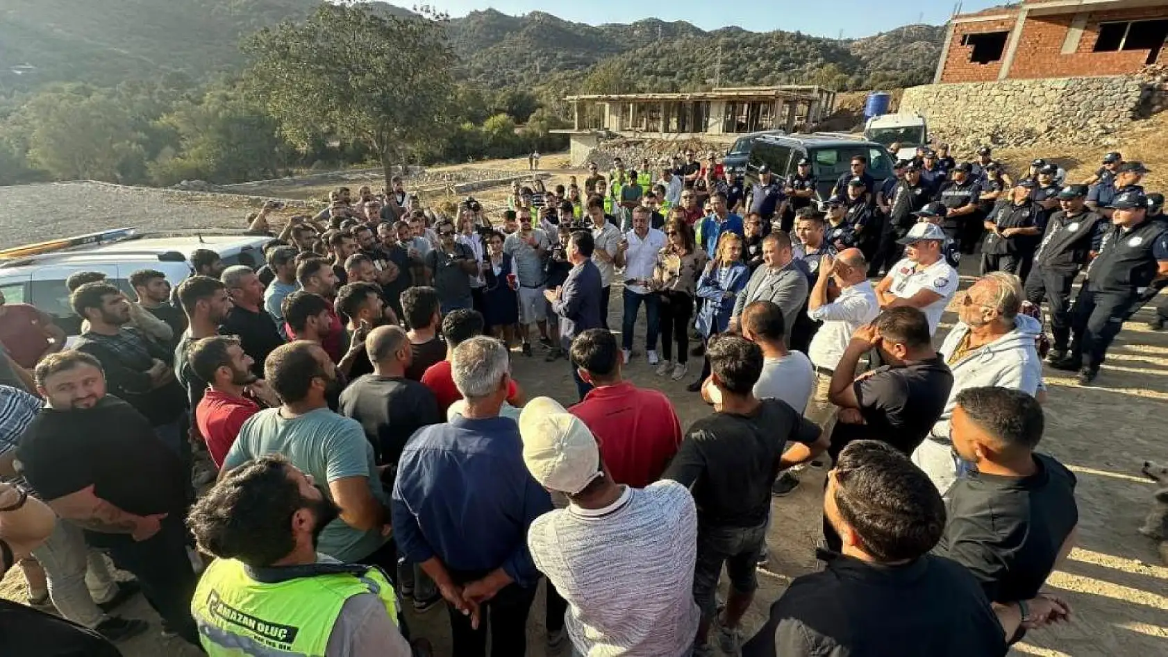 Başkan Aras, 'Bodrum'un tarumar edilmesine göz yummayın'