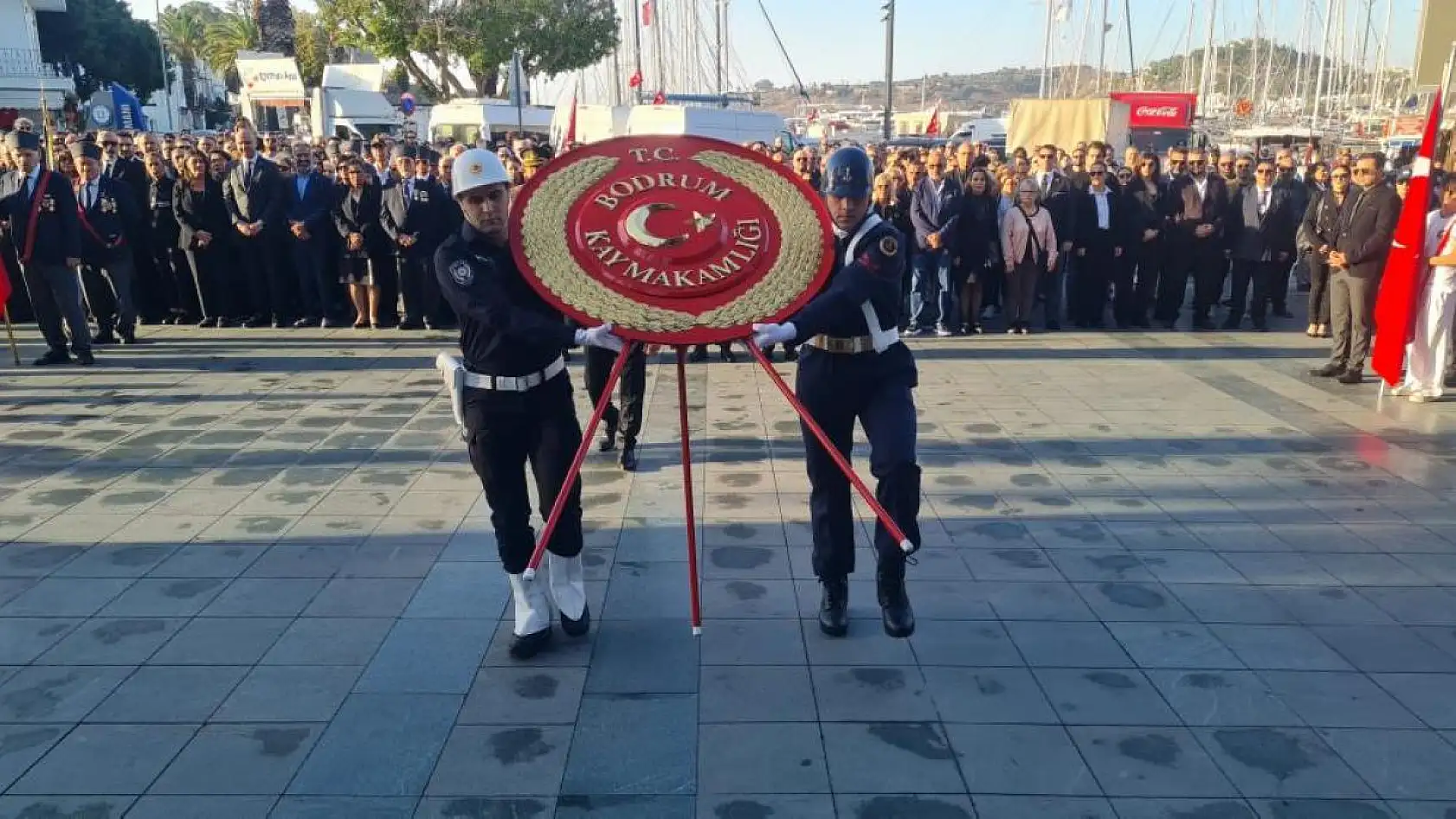 Anma etkinlikleri, meydandaki törenle başladı