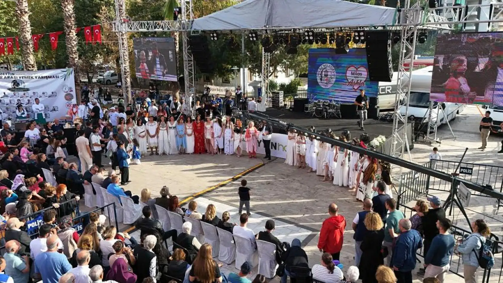 Karya defilesine yoğun ilgi