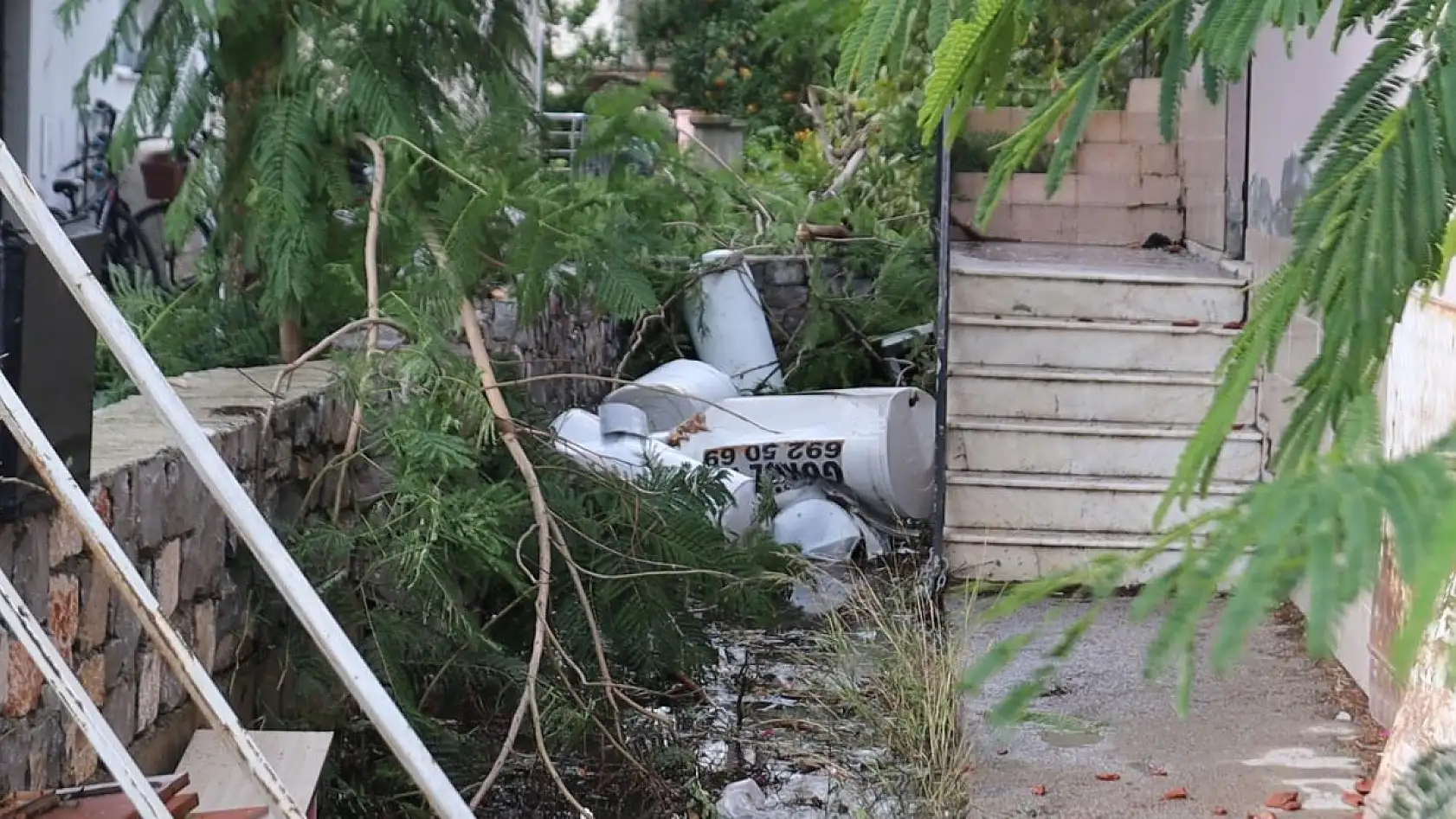 O ilçeyi hortum vurdu