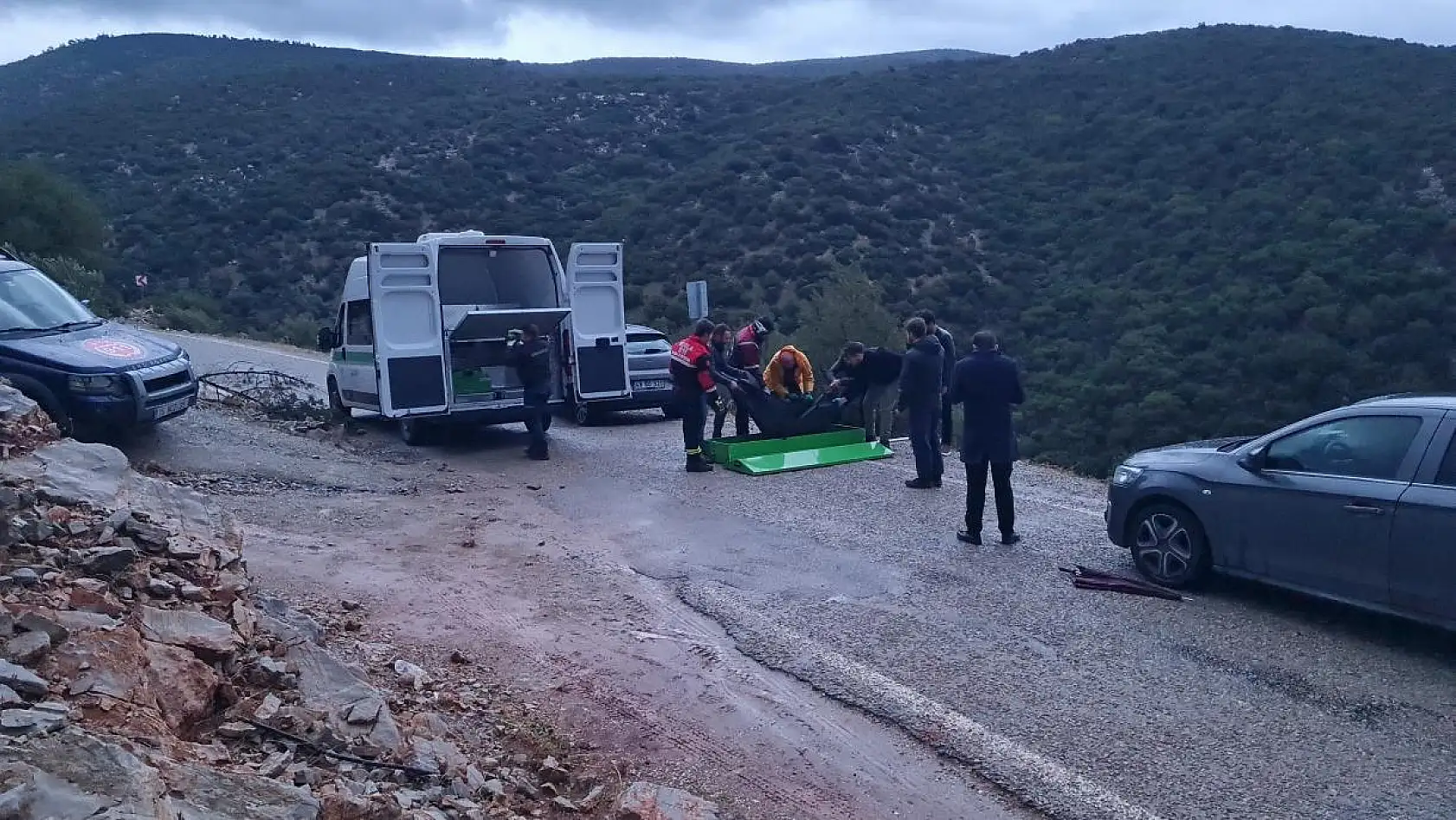 Bodrum'da eşine ve kızına kurşun yağdırıp ormana atan katil, oğluyla birlikte elini kolunu sallayarak kaçmış
