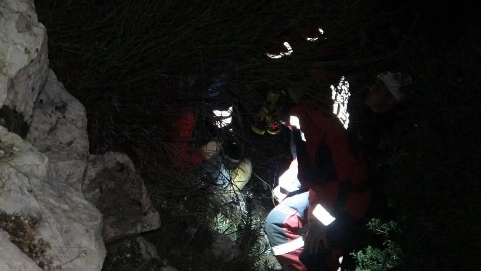 Uçuruma düştü, sağ olarak kurtarıldı