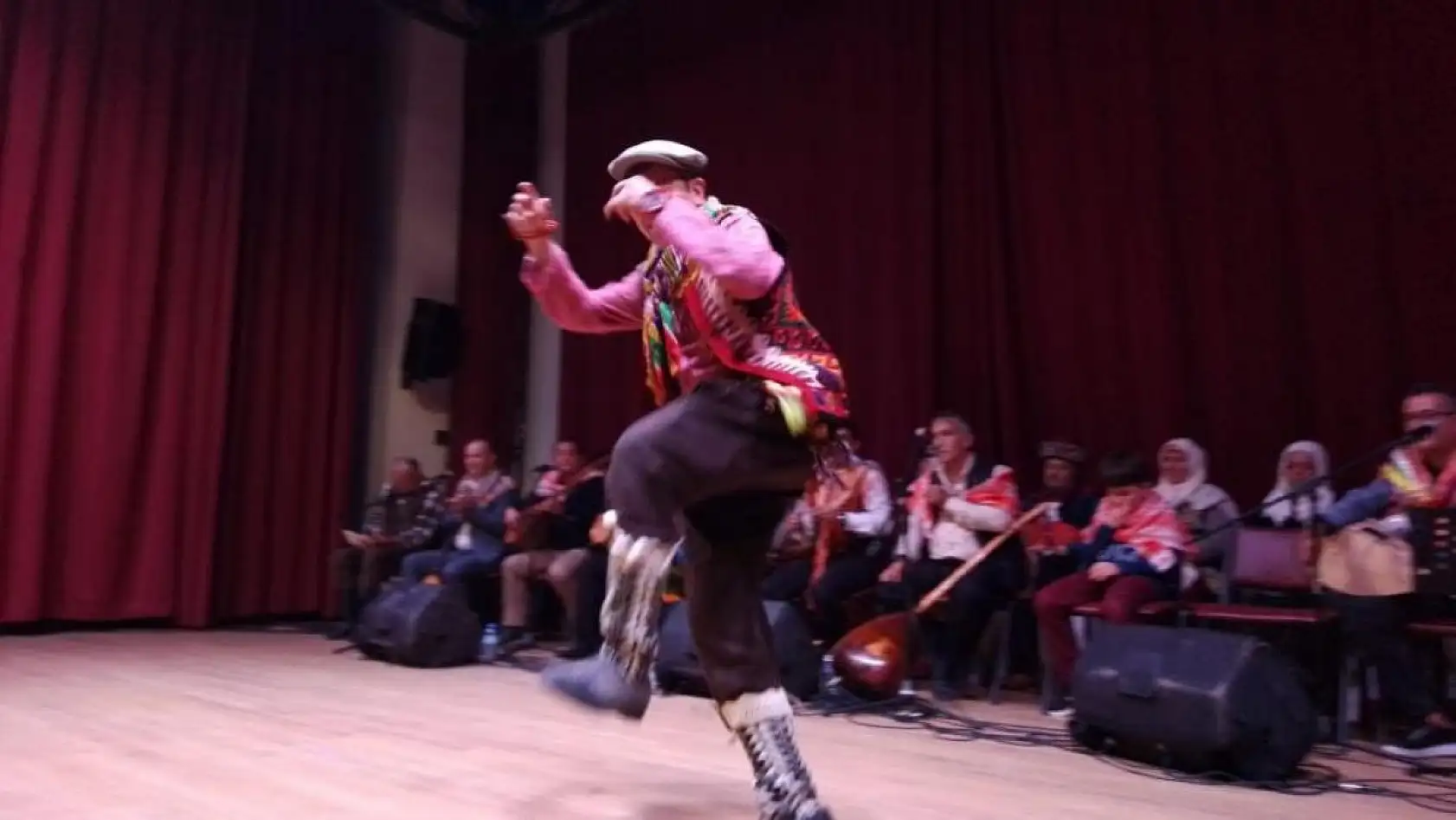 Fethiye'deki yörük şenliğinde görme engelliler ayakta alkışlandı