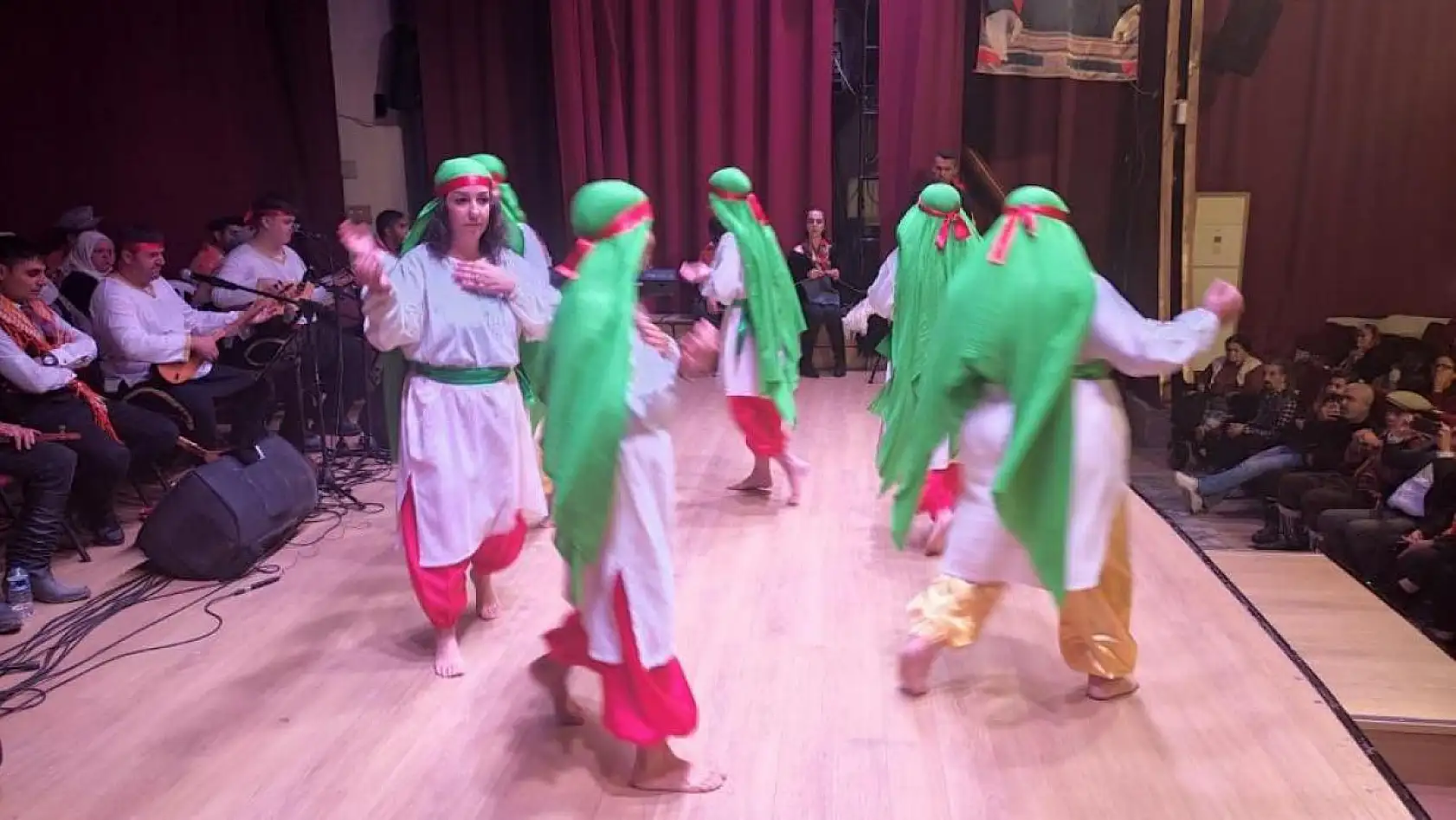 Fethiye'deki yörük şenliğinde görme engelliler ayakta alkışlandı