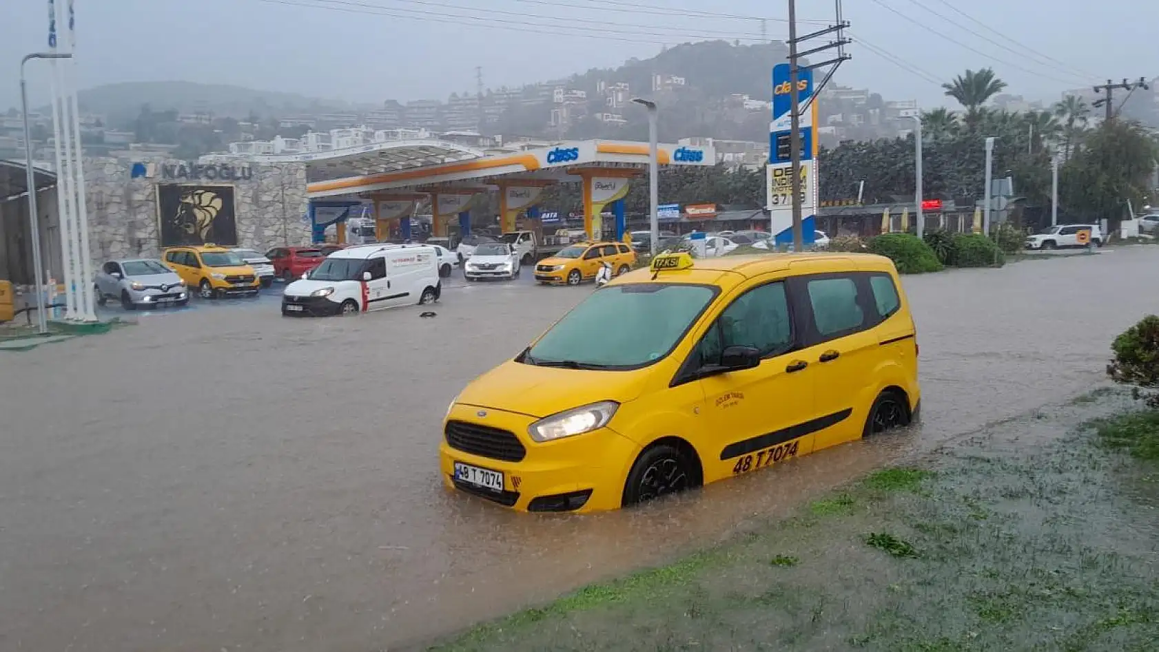 Çöpler taşkına sebep oluyor