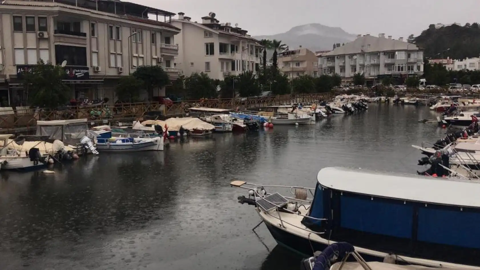 Sağanak yağışlı hava etkisini sürdürüyor