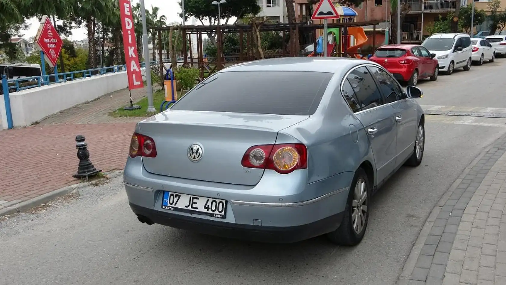 Otomobilin çarptığı motosiklet sürücüsü ölümden döndü