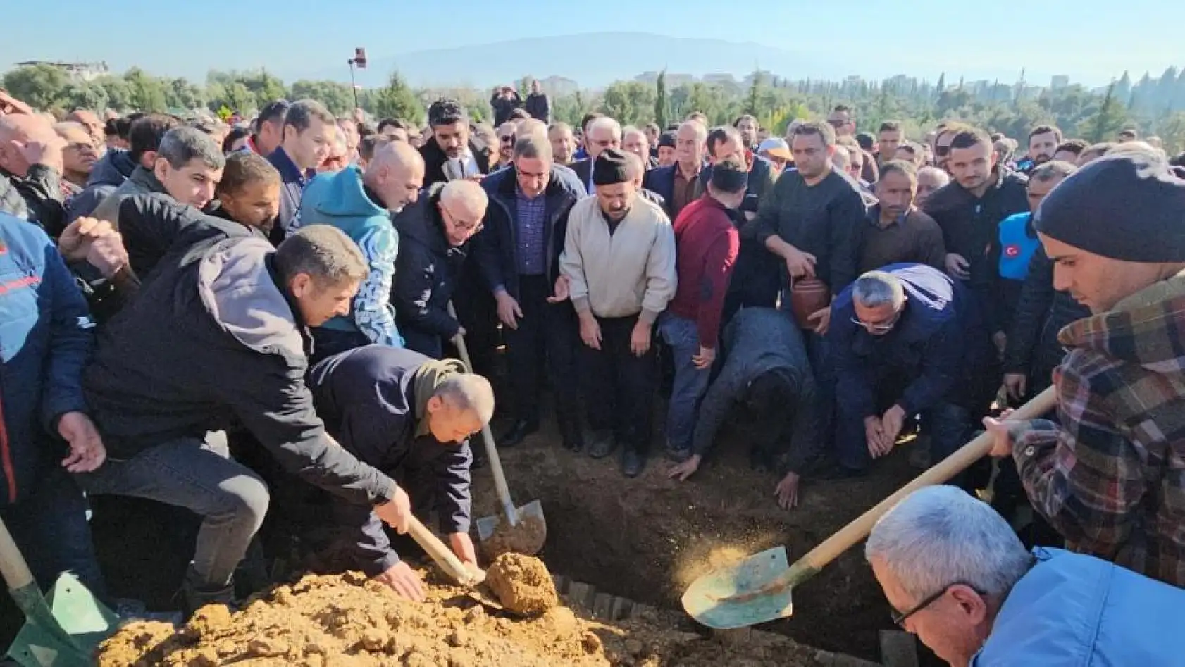 Motosiklet kazasında ölen Öğünçlü, son yolculuğuna uğurlandı