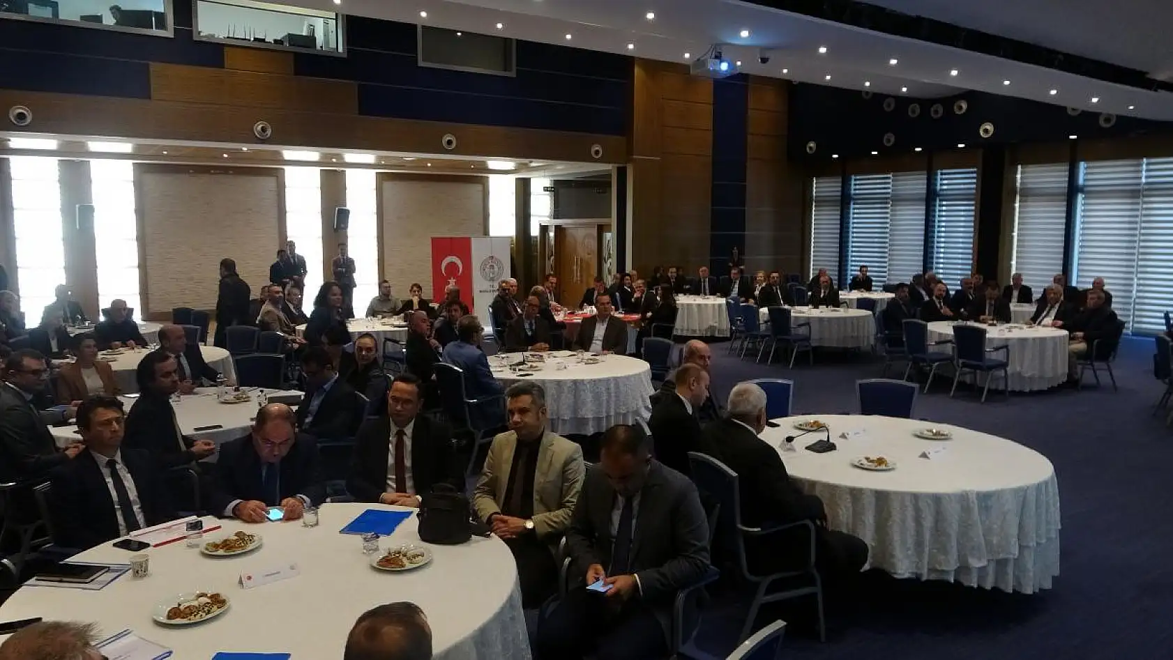 Vali Akbıyık: 'İhracat 1 milyar doları aştı'