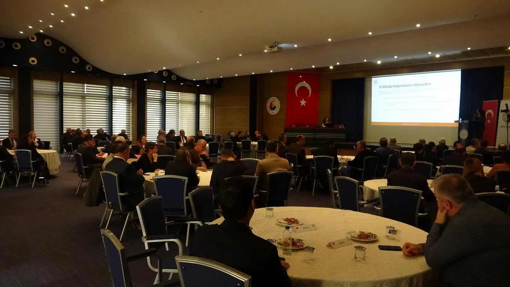 Vali Akbıyık: 'İhracat 1 milyar doları aştı'