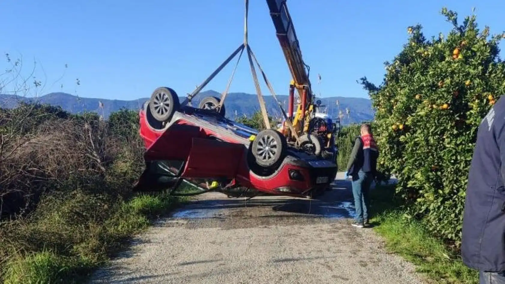 Otomobil su kanalına uçtu: 1 ölü