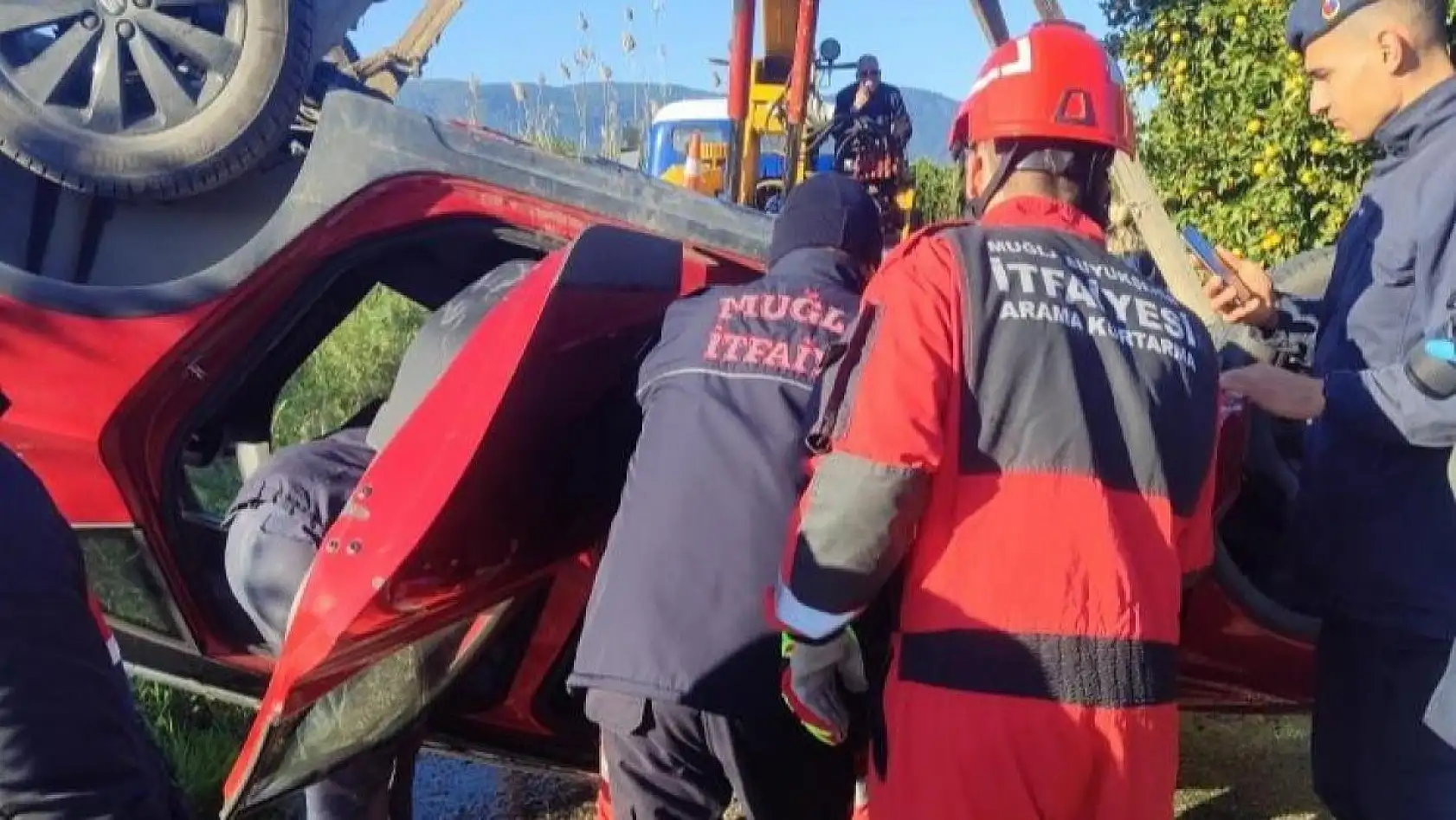 Otomobil su kanalına uçtu: 1 ölü