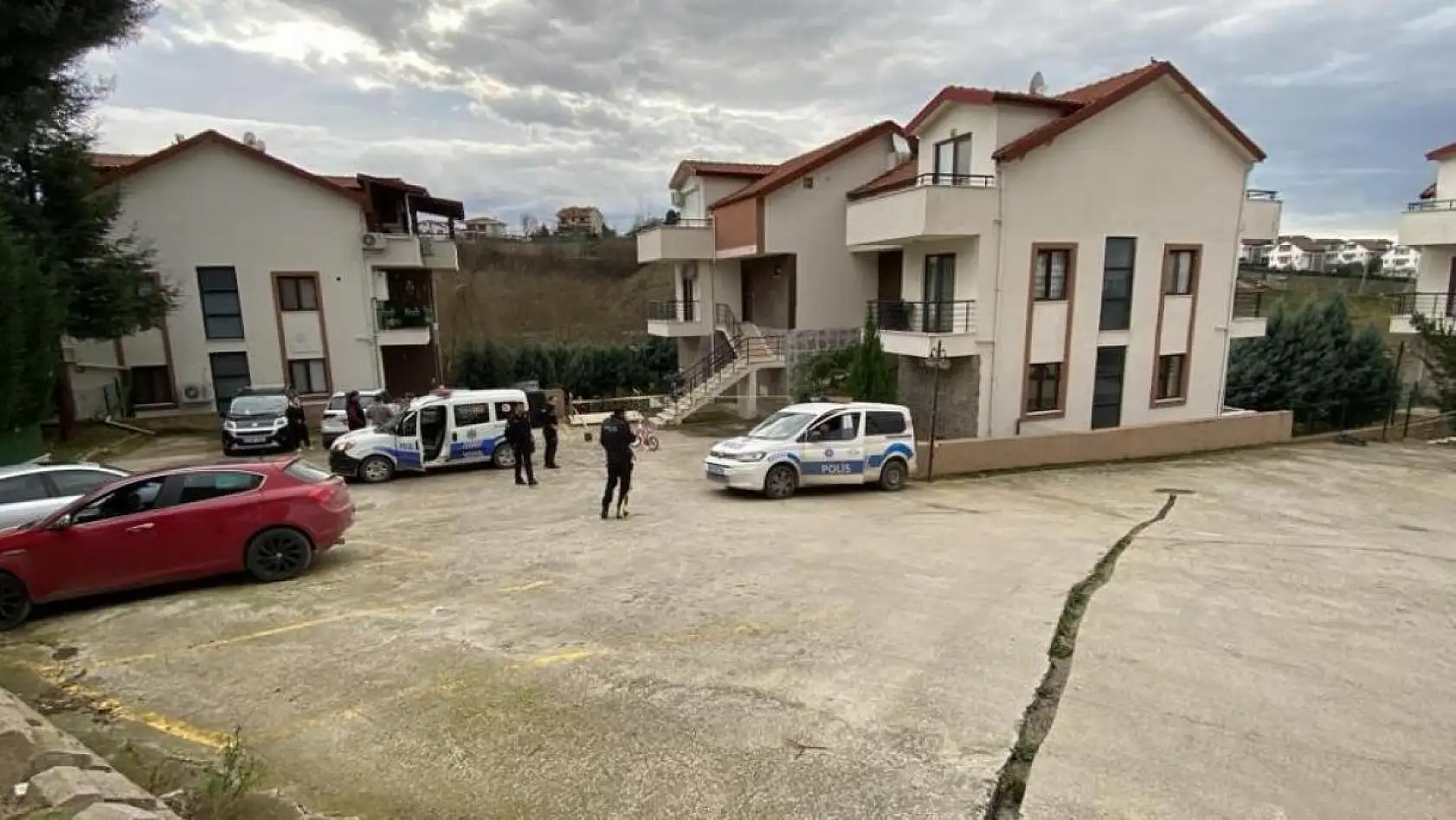 Pompalı tüfekle vurdu, evi kurşunladı..