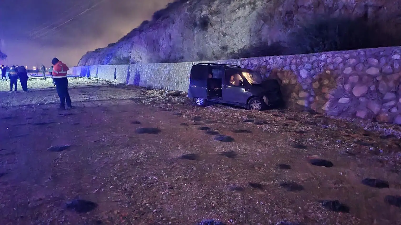 Şerit değiştirip motosikleti ezmiş