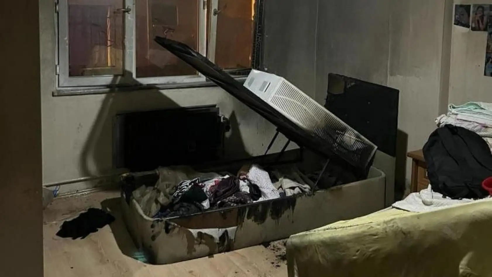 Eşiyle tartıştı, evi ateşe verdi!