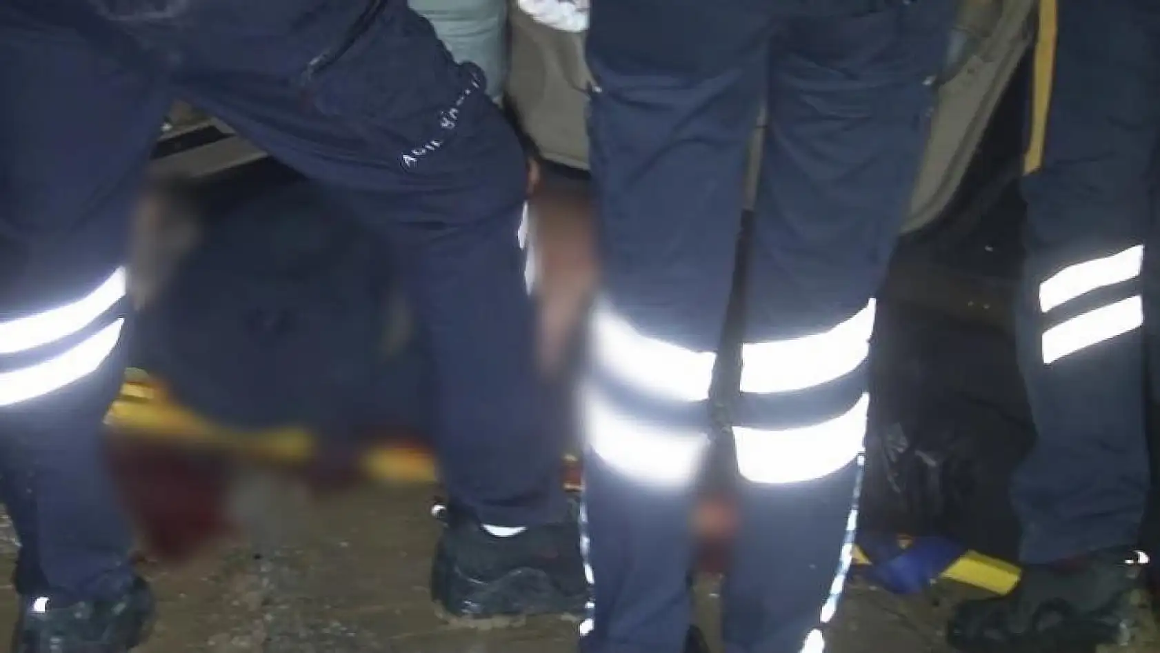 Yağış nedeniyle kontrolden çıkan otomobil üst geçide çarptı! 1 kişi öldü, 1 kişi ağır yaralandı