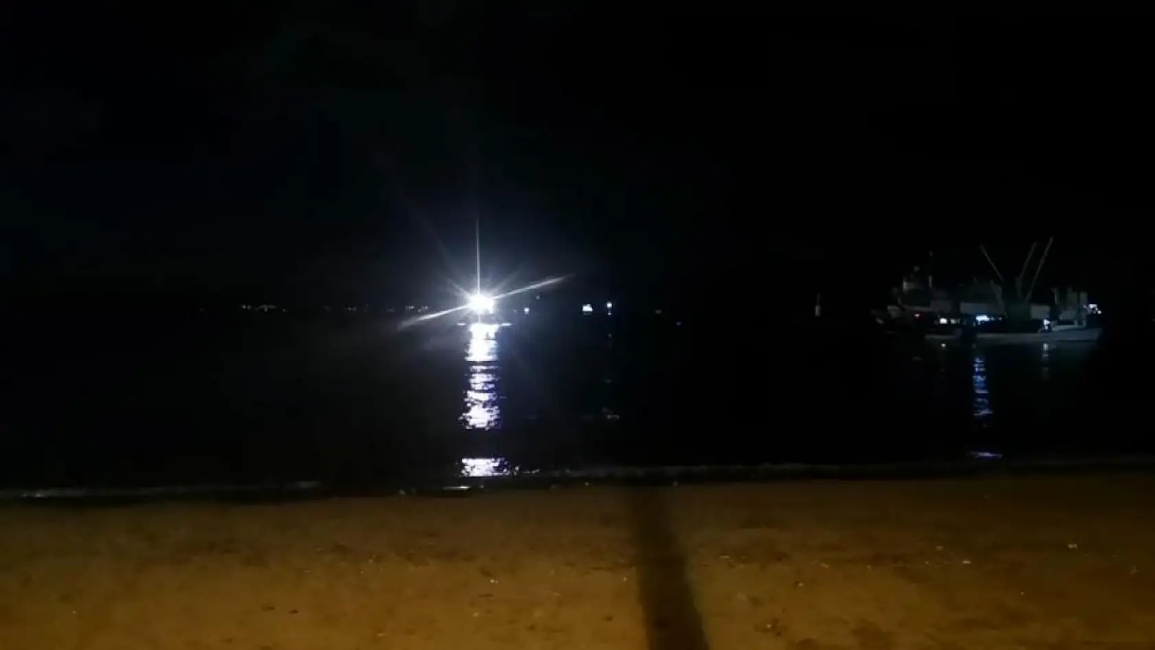 Balıkçı teknesi battı,  3 kişinin cansız bedeni bulundu, 2 kişi kayıp