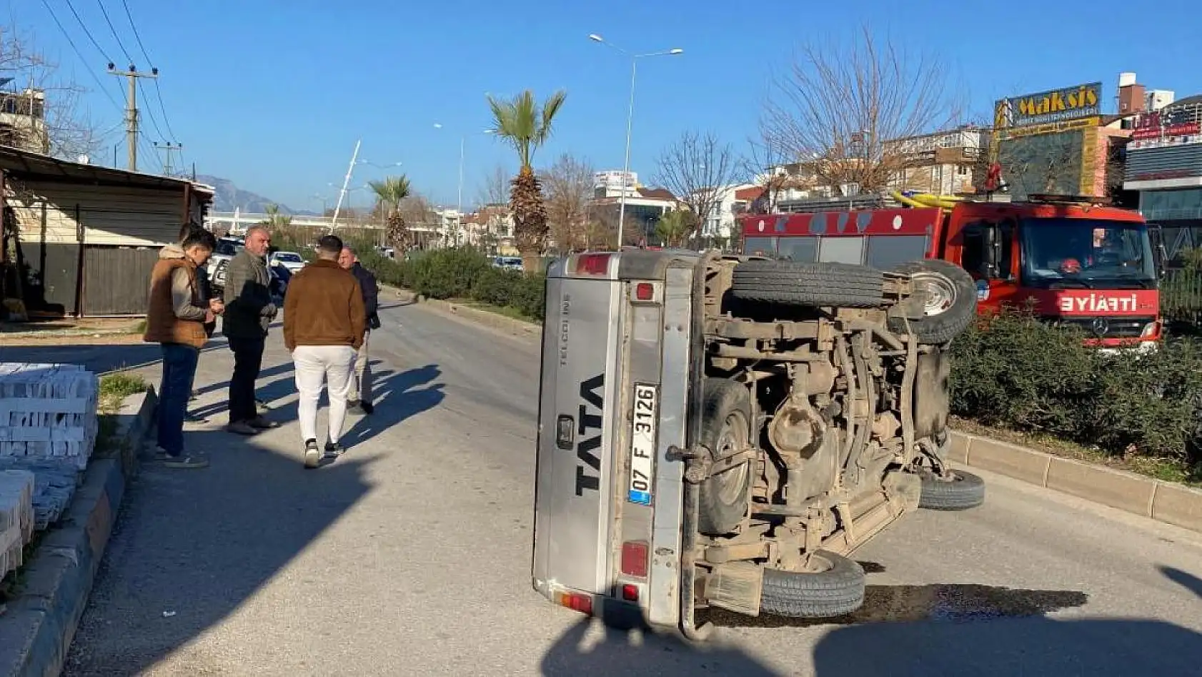 Önce çarptı, sonra yan yatarak sürüklendi! Korku dolu anlar yaşandı..