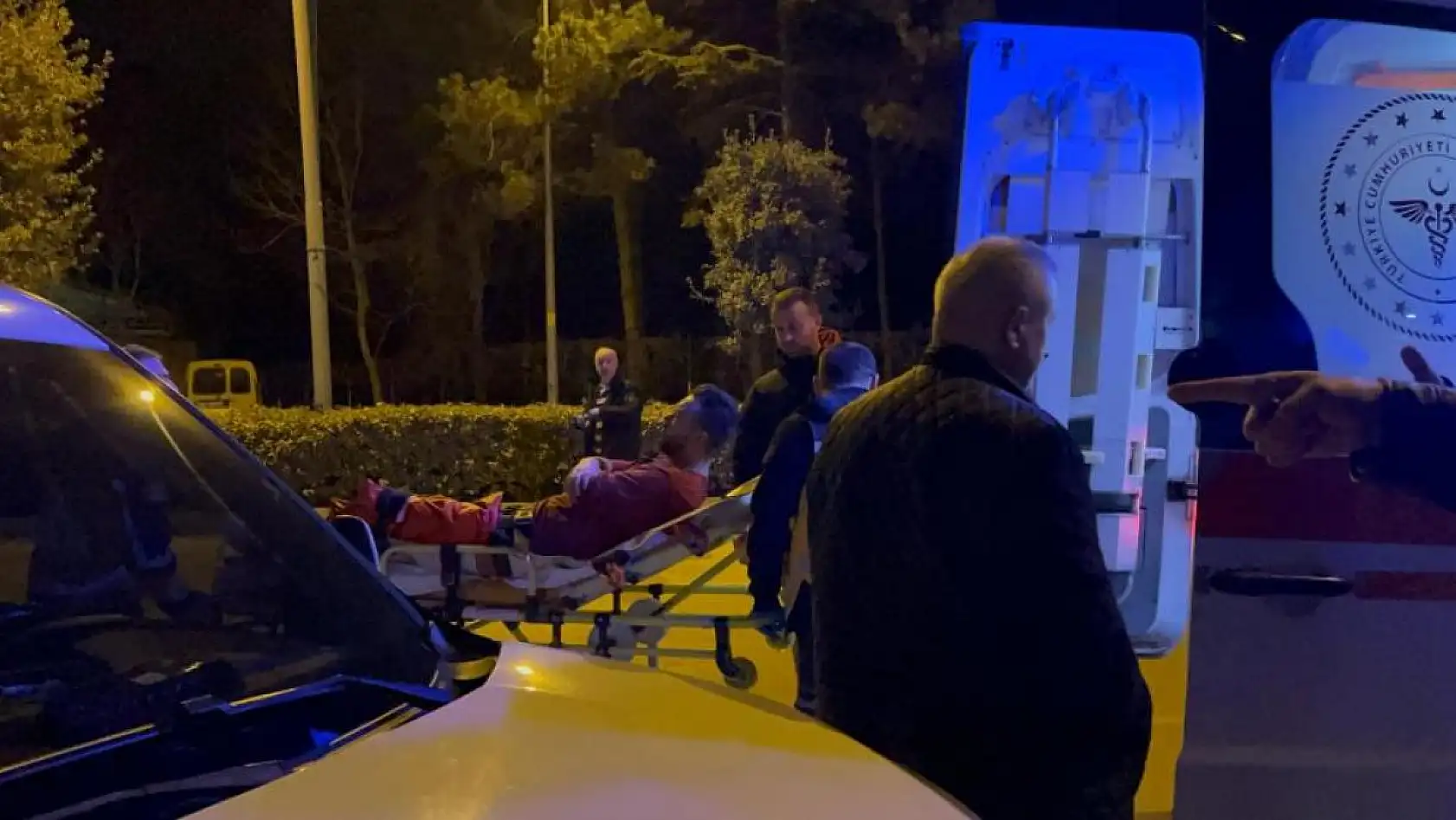 Silahıyla oynayan genç kendini vurdu