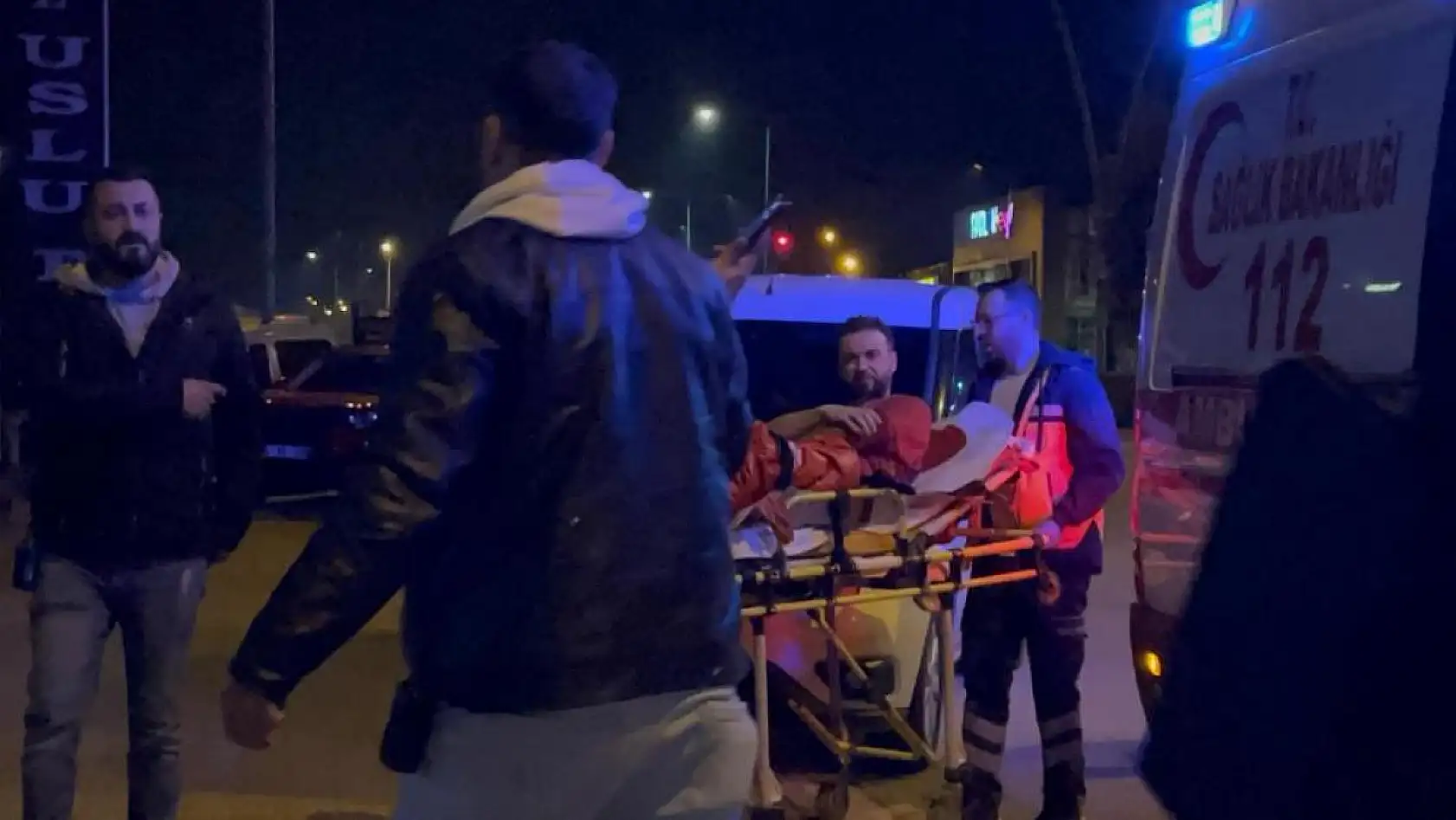 Silahıyla oynayan genç kendini vurdu