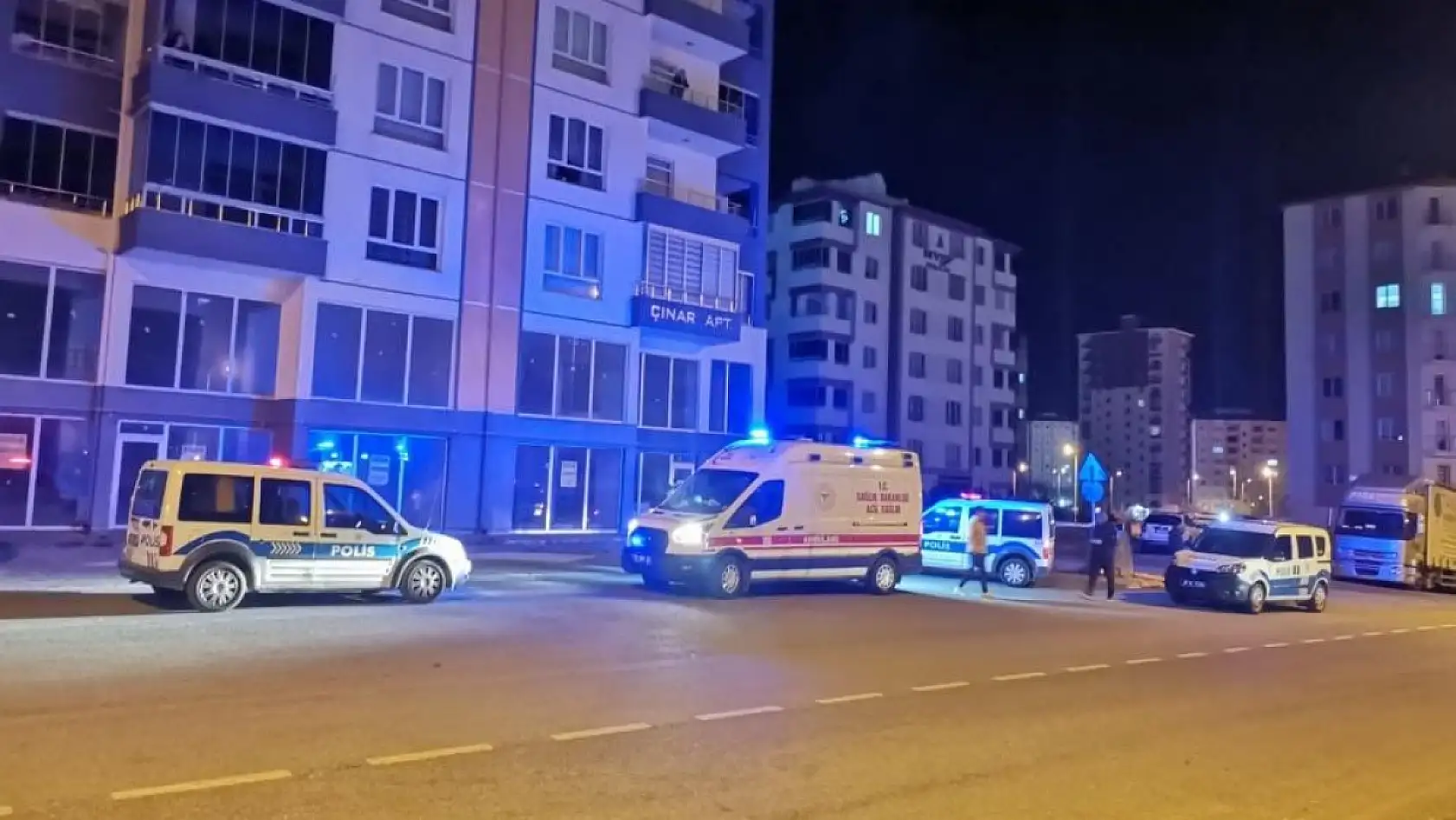 Dokuzuncu kattan düşen genç öldü