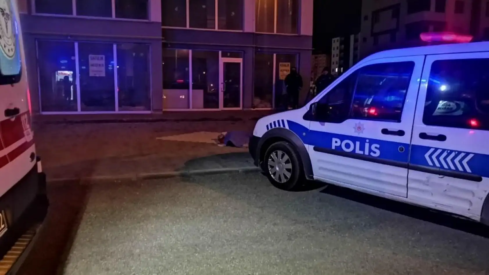 Dokuzuncu kattan düşen genç öldü