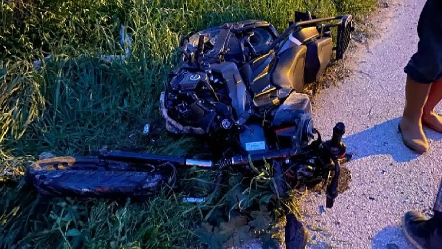 Otomobil ile çarpışan motosikletin sürücüsü öldü