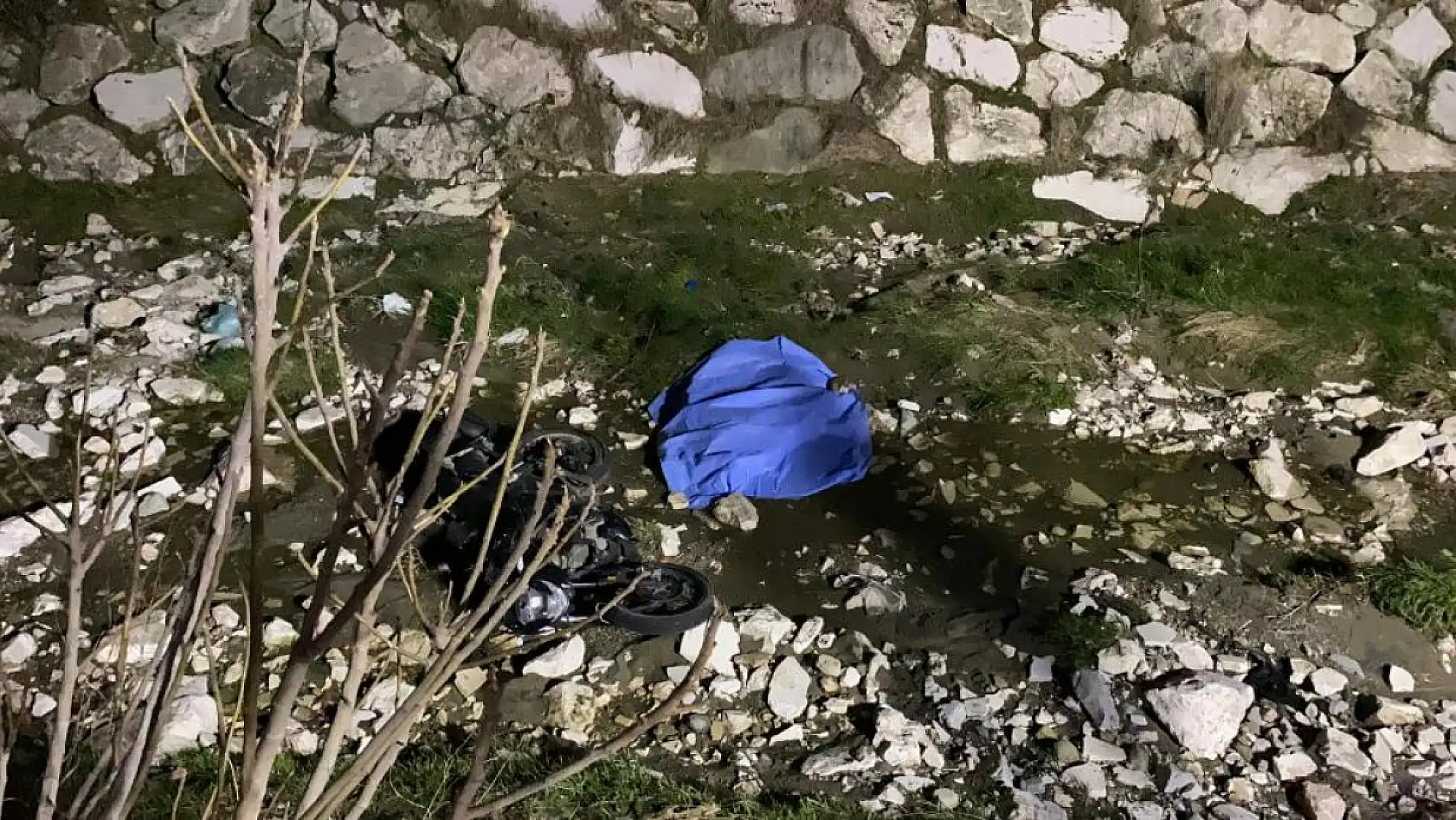 Kayıp olarak aranan genç, su kanalında kaza yapmış halde ölü bulundu