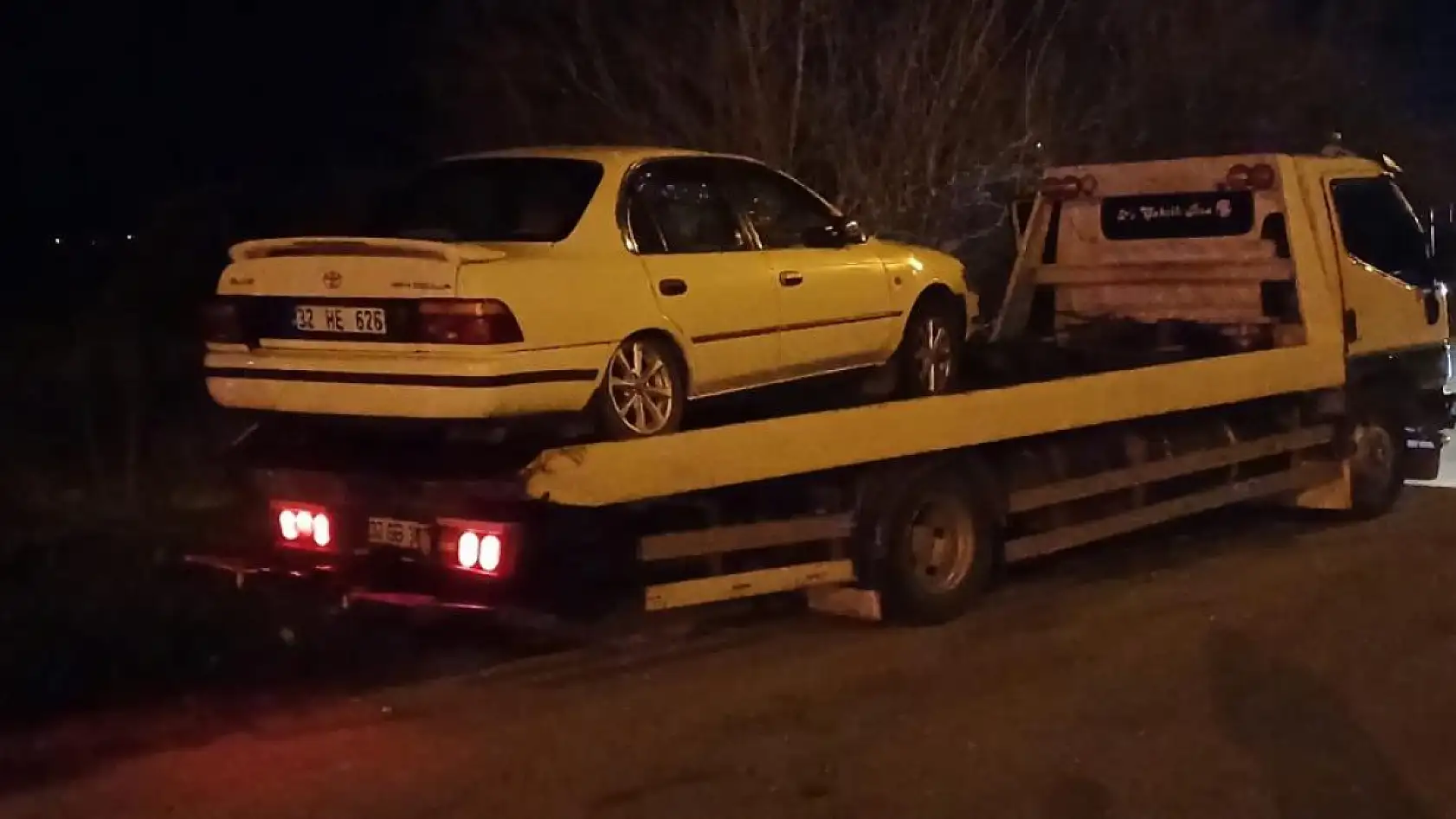 Kamyonetle otomobil feci çarpıştı, 5 yaralı