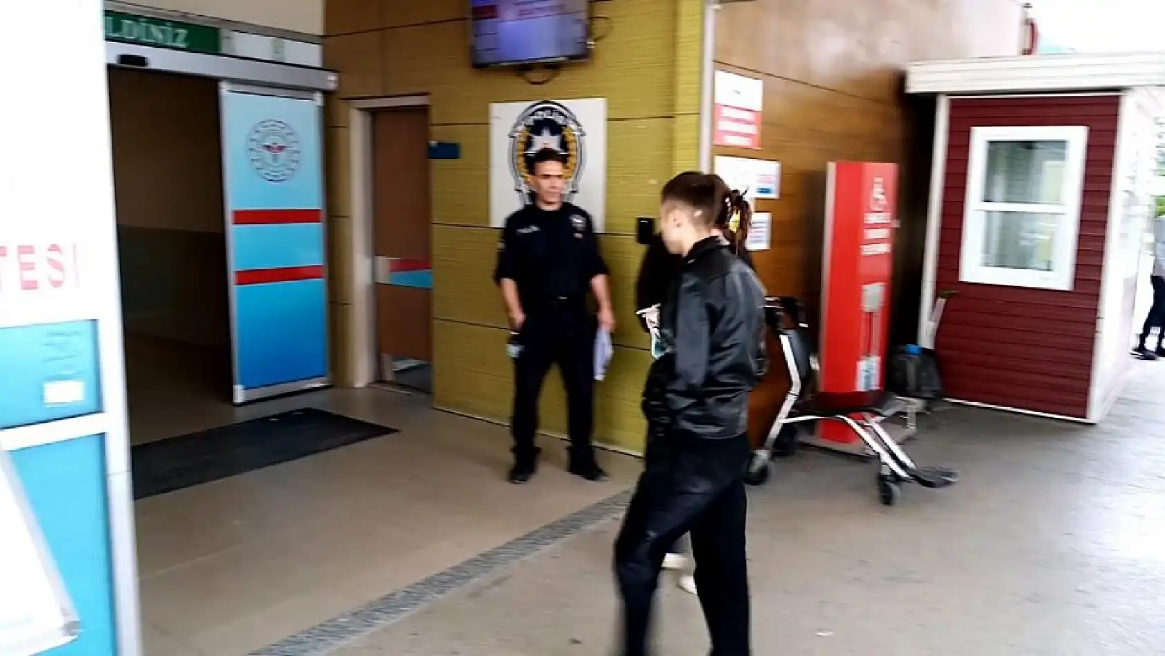Ehliyetsiz motosiklet sürücüsü polisten kaçarken kaza yaptı, 2 yaralı