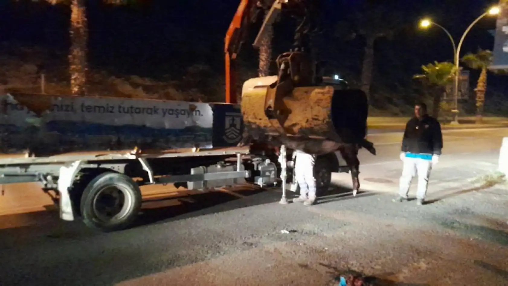 Yaban domuzu ortalığı birbirine kattı 3 araç kaza yaptı, 2 kişi yaralandı