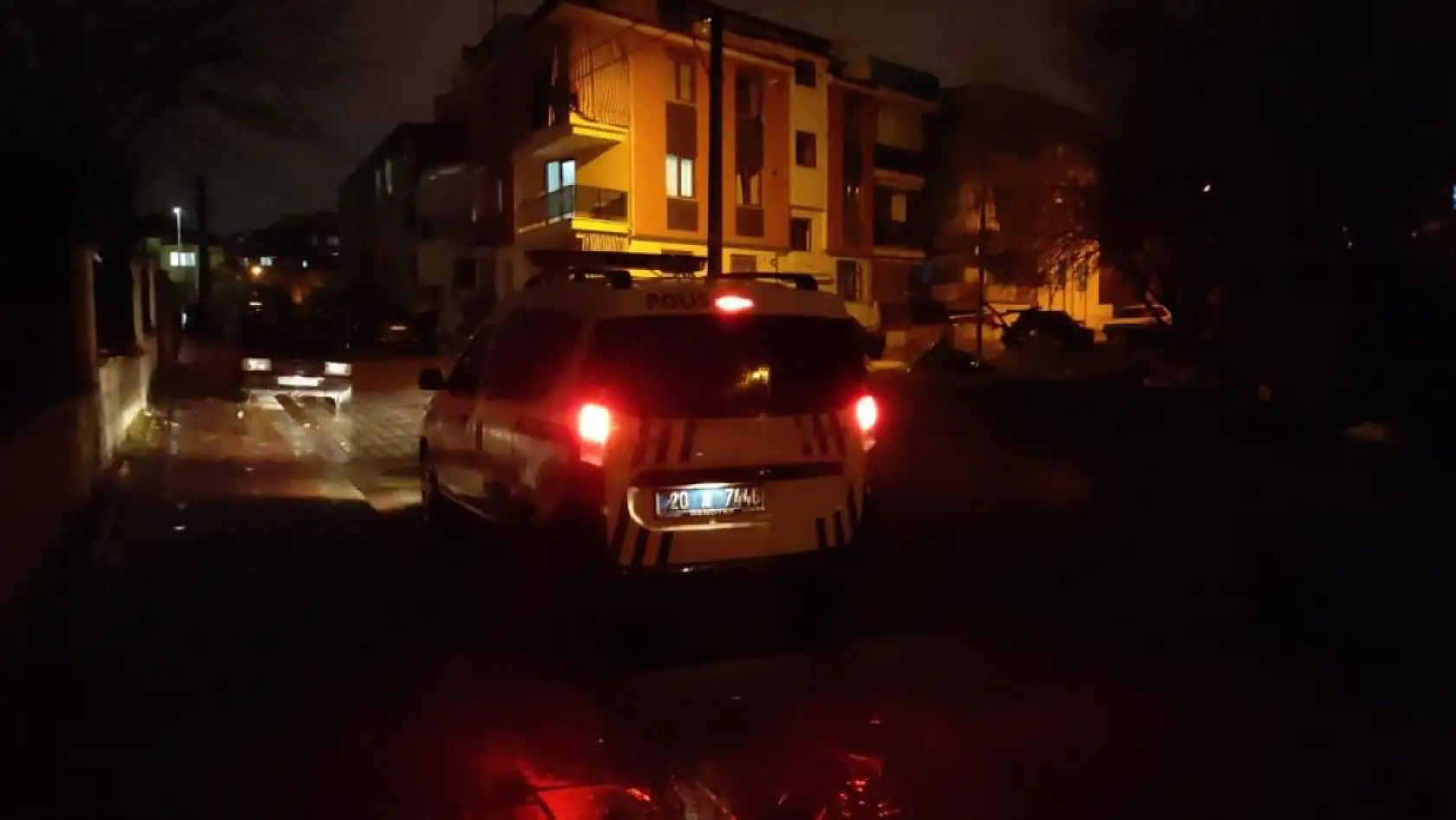 Oğlunu gürültü nedeniyle uyaran komşusunu öldürdü