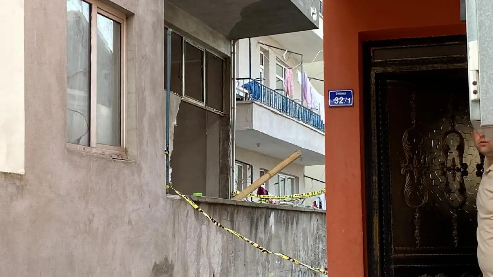 Üzerine duvar yıkılan 14 yaşındaki çocuk hayatını kaybetti