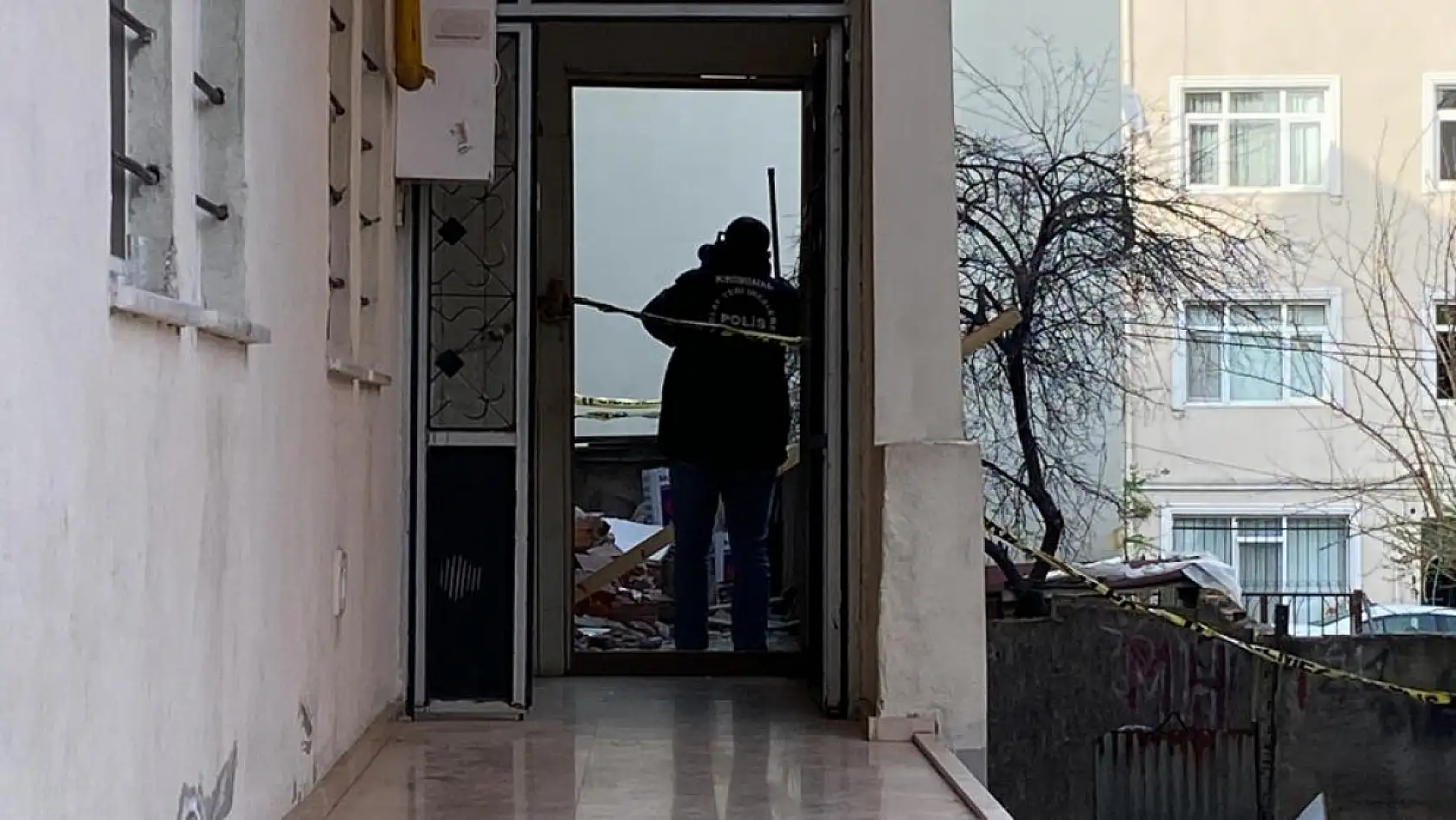 Üzerine duvar yıkılan 14 yaşındaki çocuk hayatını kaybetti