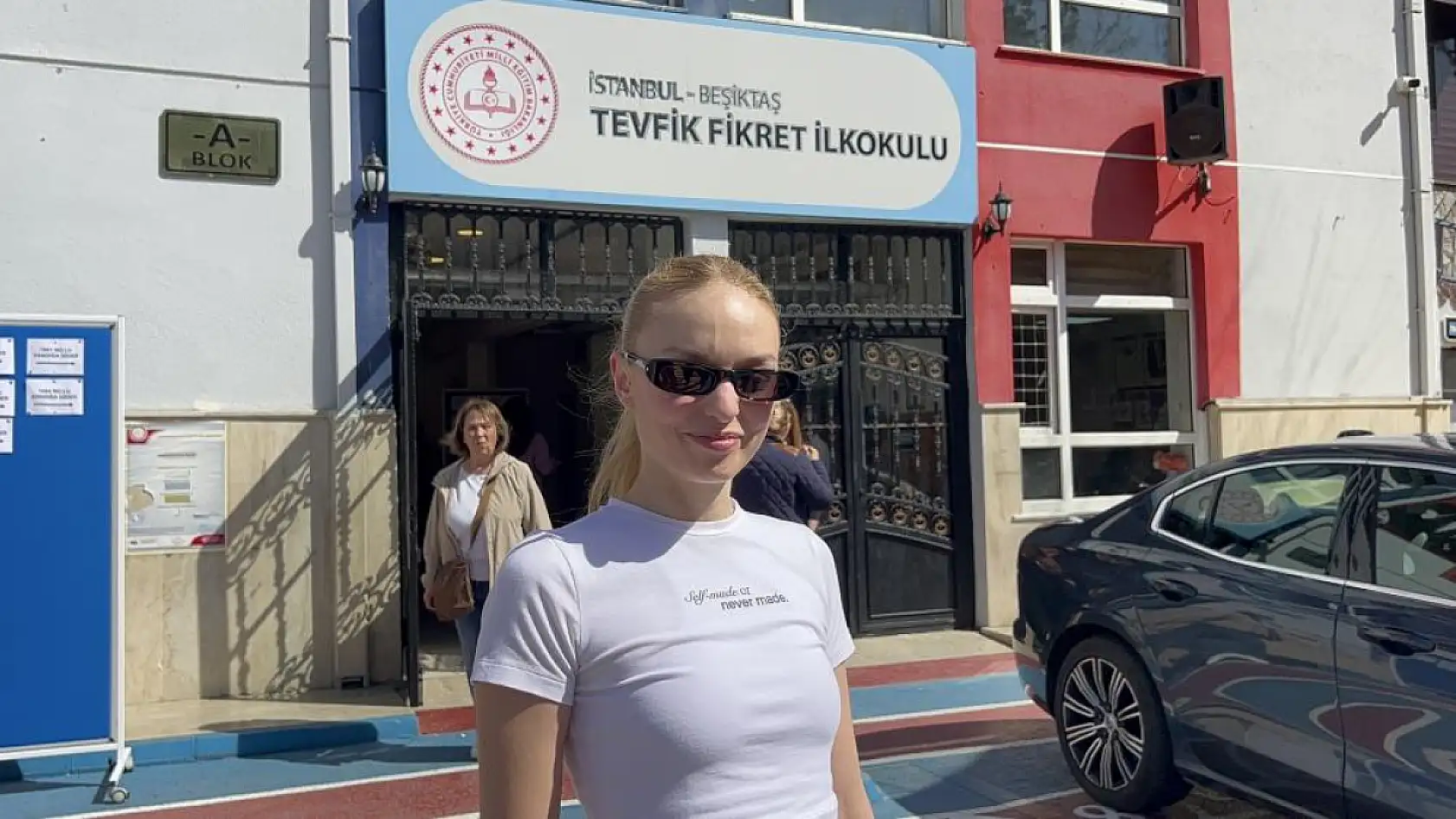 Oyuncu Nilperi Şahinkaya'nın sandıkta zor anları