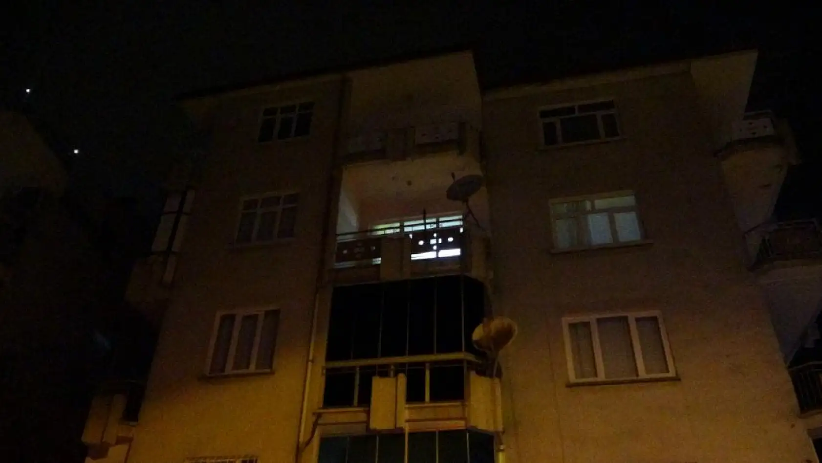 Tartıştığı babasını defalarca bıçaklayarak öldürdü