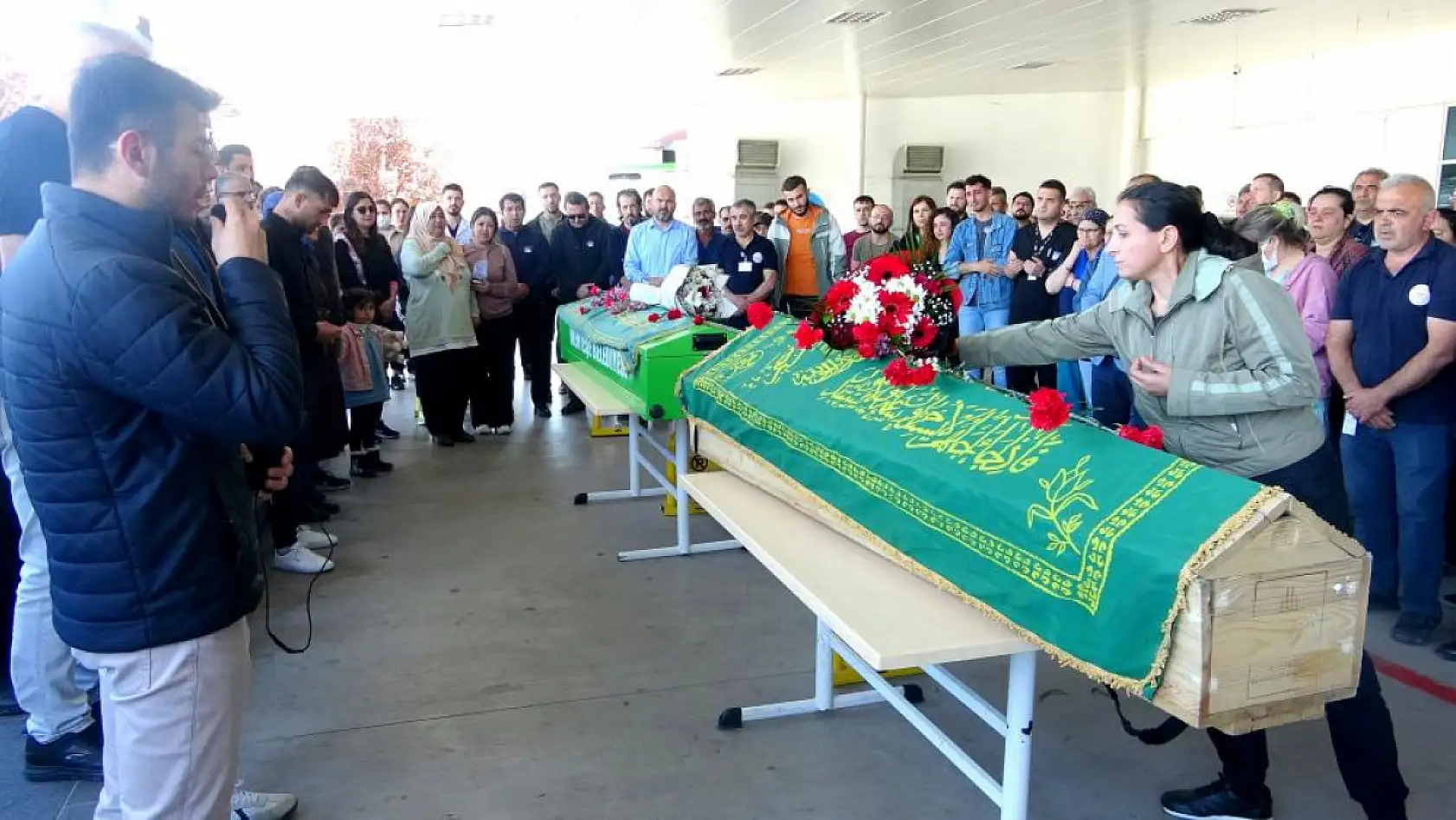 Kazada hayatını kaybeden sekreterler memleketine uğurlandı