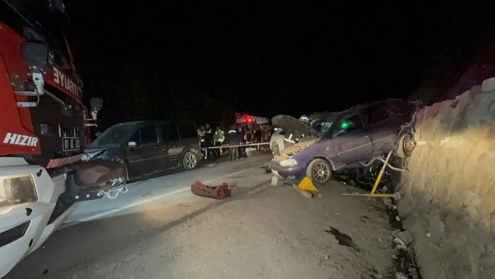 3 aracın karıştığı zincirleme kazada 1 kişi hayatını kaybetti, 3 kişi yaralandı