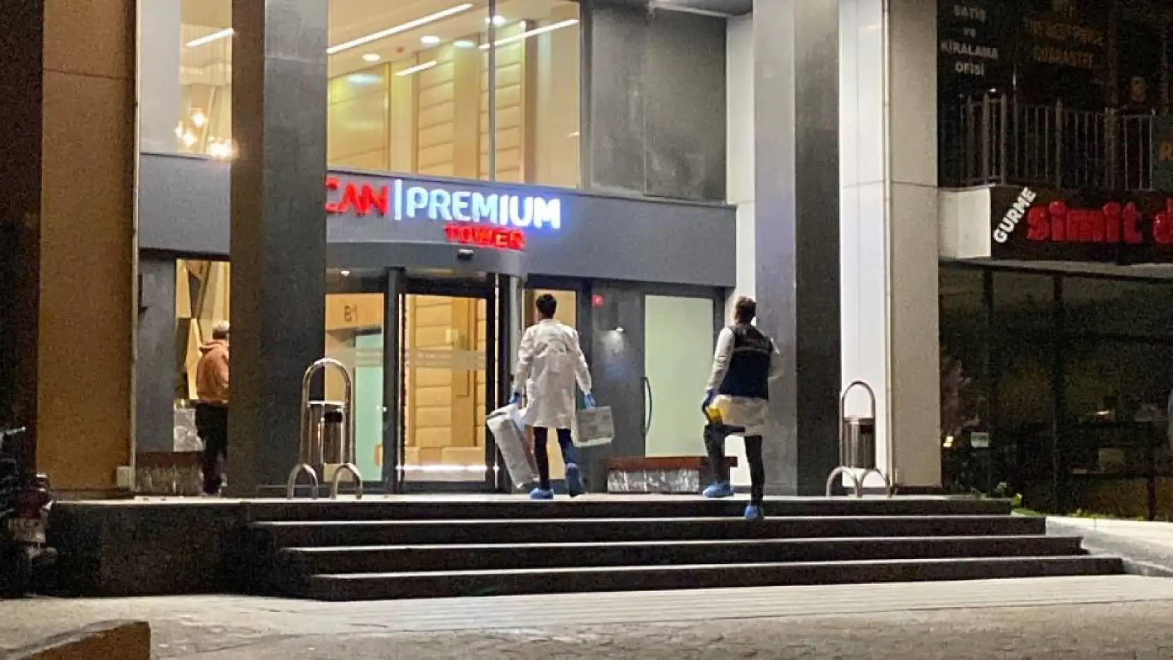 Rezidansın 30. katından düşen 24 yaşındaki kız hayatını kaybetti