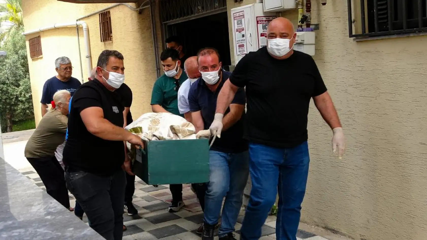 Yalnız yaşayan adam banyoda ölü bulundu