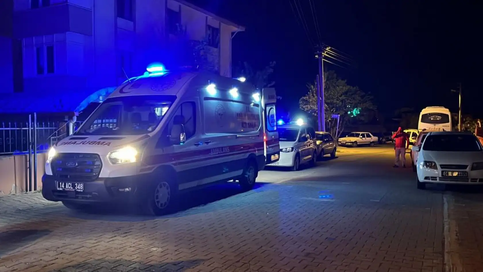 Karısını ve kayınpederini bıçaklayarak öldürdü